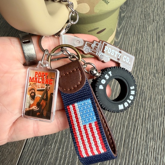 Post Malone x Stanley Quencher H2.0 FlowState Tumbler with Quencher Pouch Belt - Picture 12 of 16